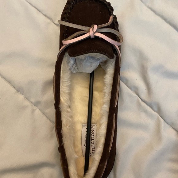 *NEW* Brown and Pink Moccasins - Picture 3 of 9
